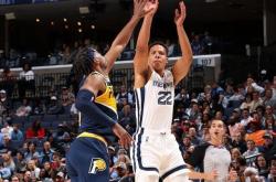 英超直播-荷甲冲刺阶段再迎强敌，孟菲斯灰熊绝杀压哨，主帅态度——底气十足，球队文化再被提及的简单介绍-英超直播